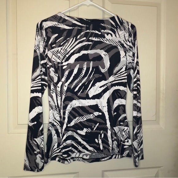 ‼️3/$10‼️Stretch printed longsleeve like new - Picture 2 of 4